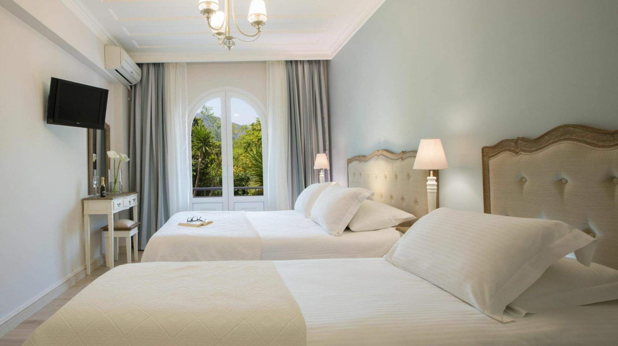 Lefko & Aparthotel 2*